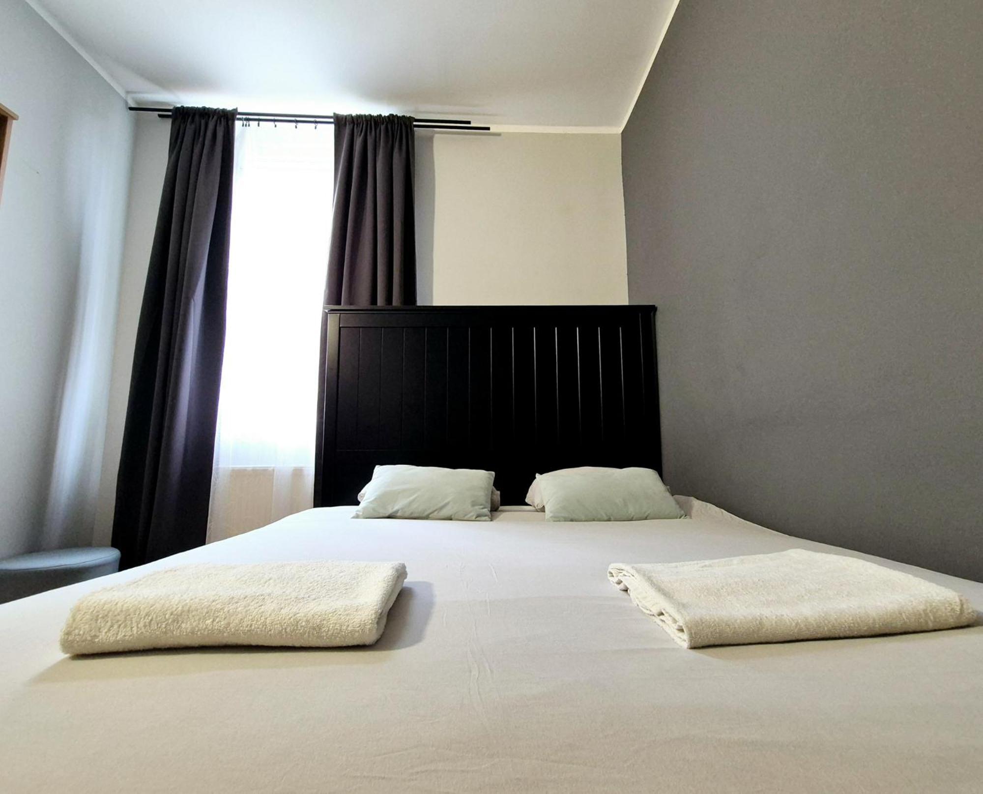 Pini Hostel - Przytulne Pokoje W Centrum Krakowa Esterno foto